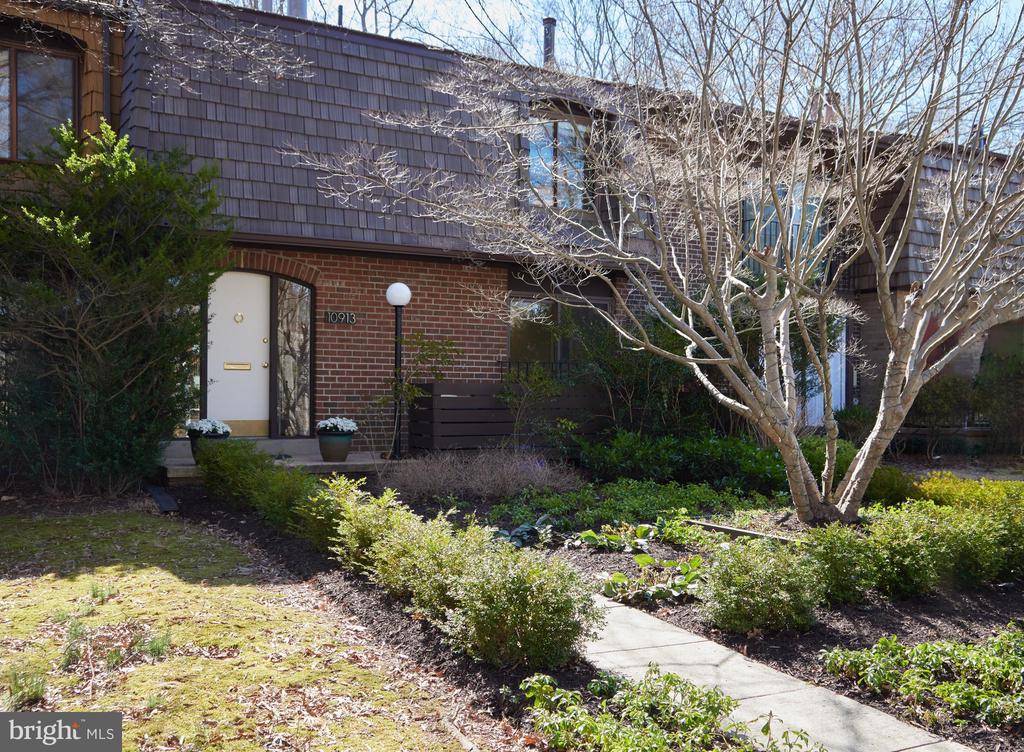 10913 DEBORAH DRIVE