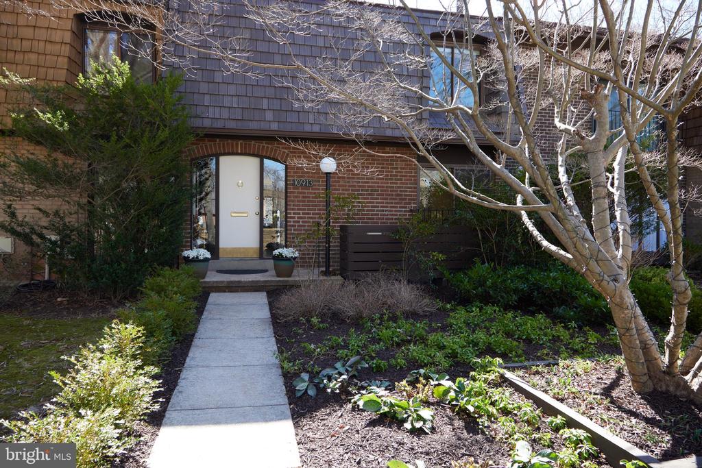 10913 DEBORAH DRIVE