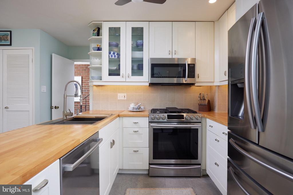 10913 DEBORAH DRIVE
