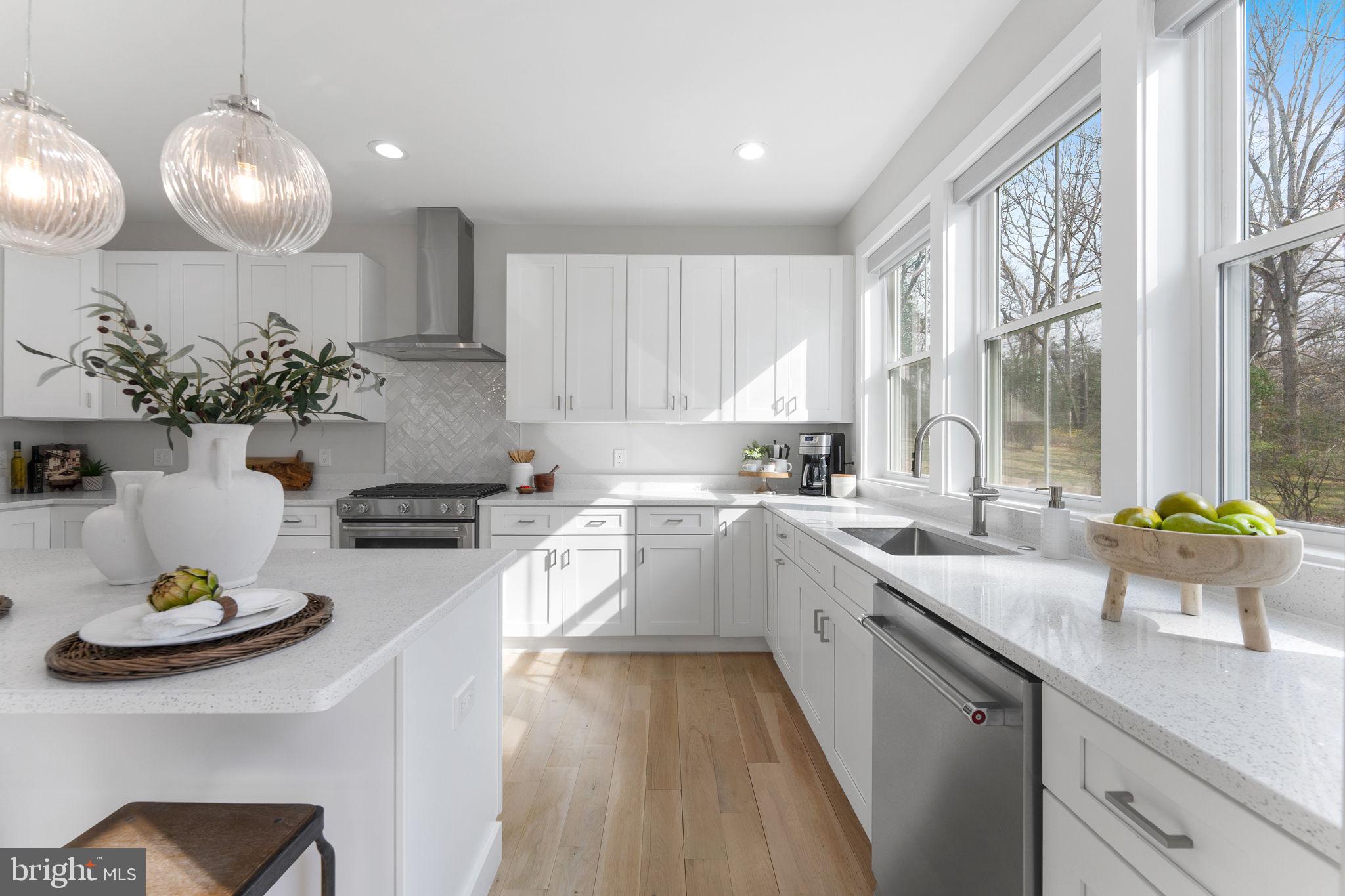 10601 GREENACRES DRIVE