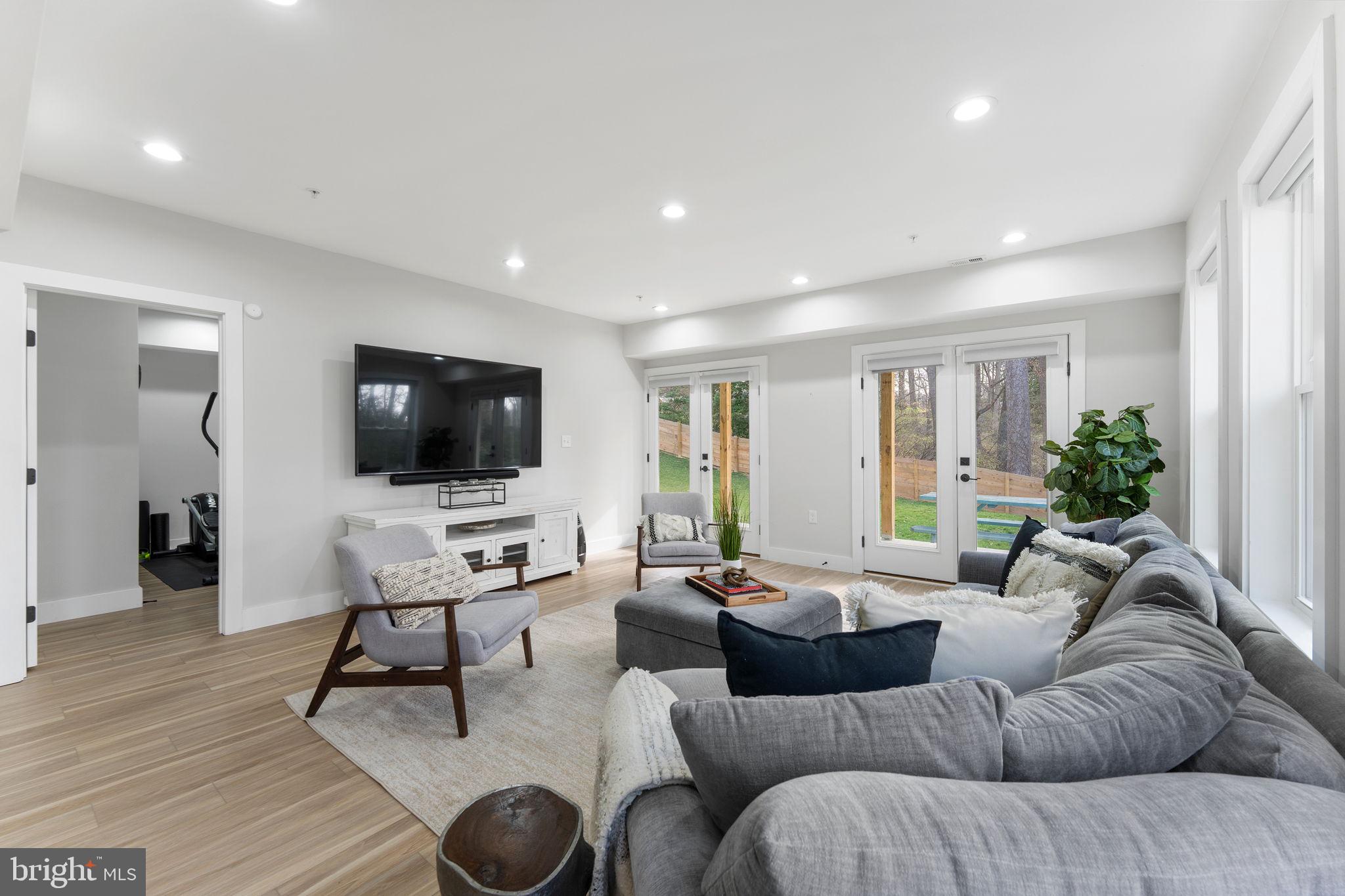 10601 GREENACRES DRIVE