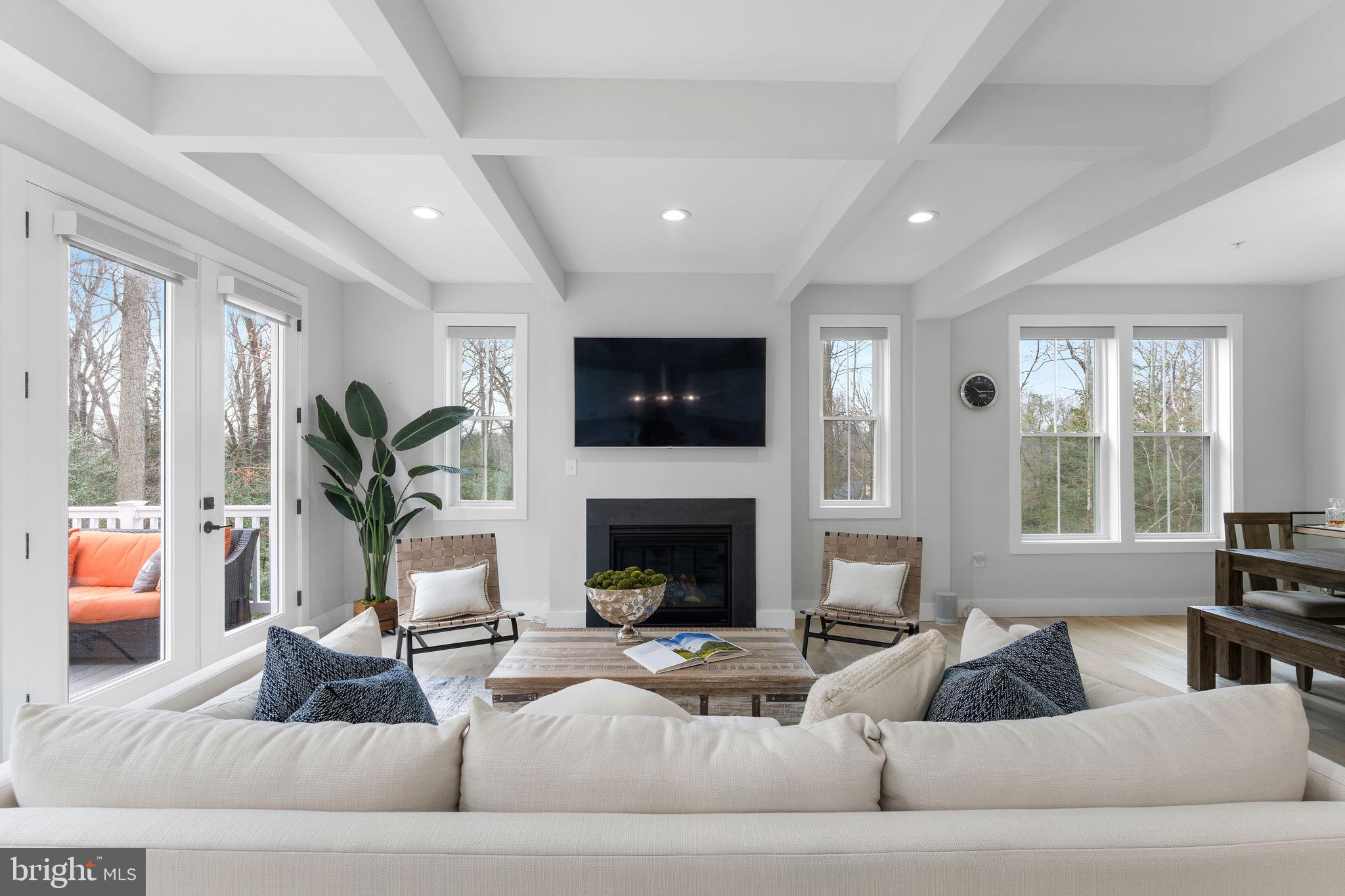 10601 GREENACRES DRIVE