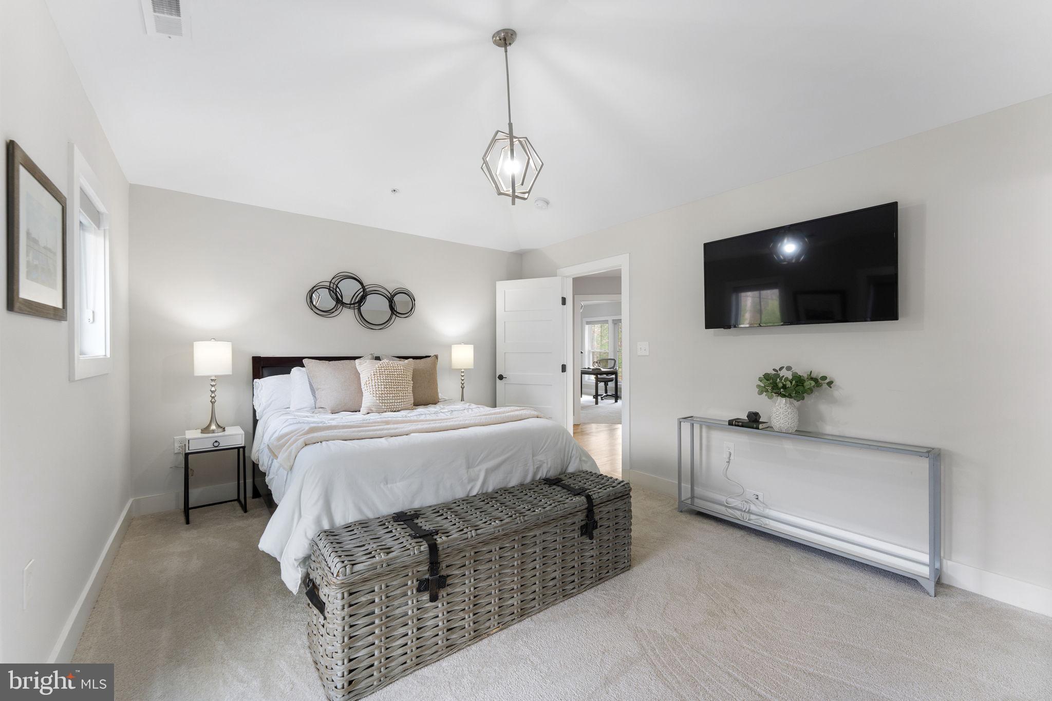 10601 GREENACRES DRIVE