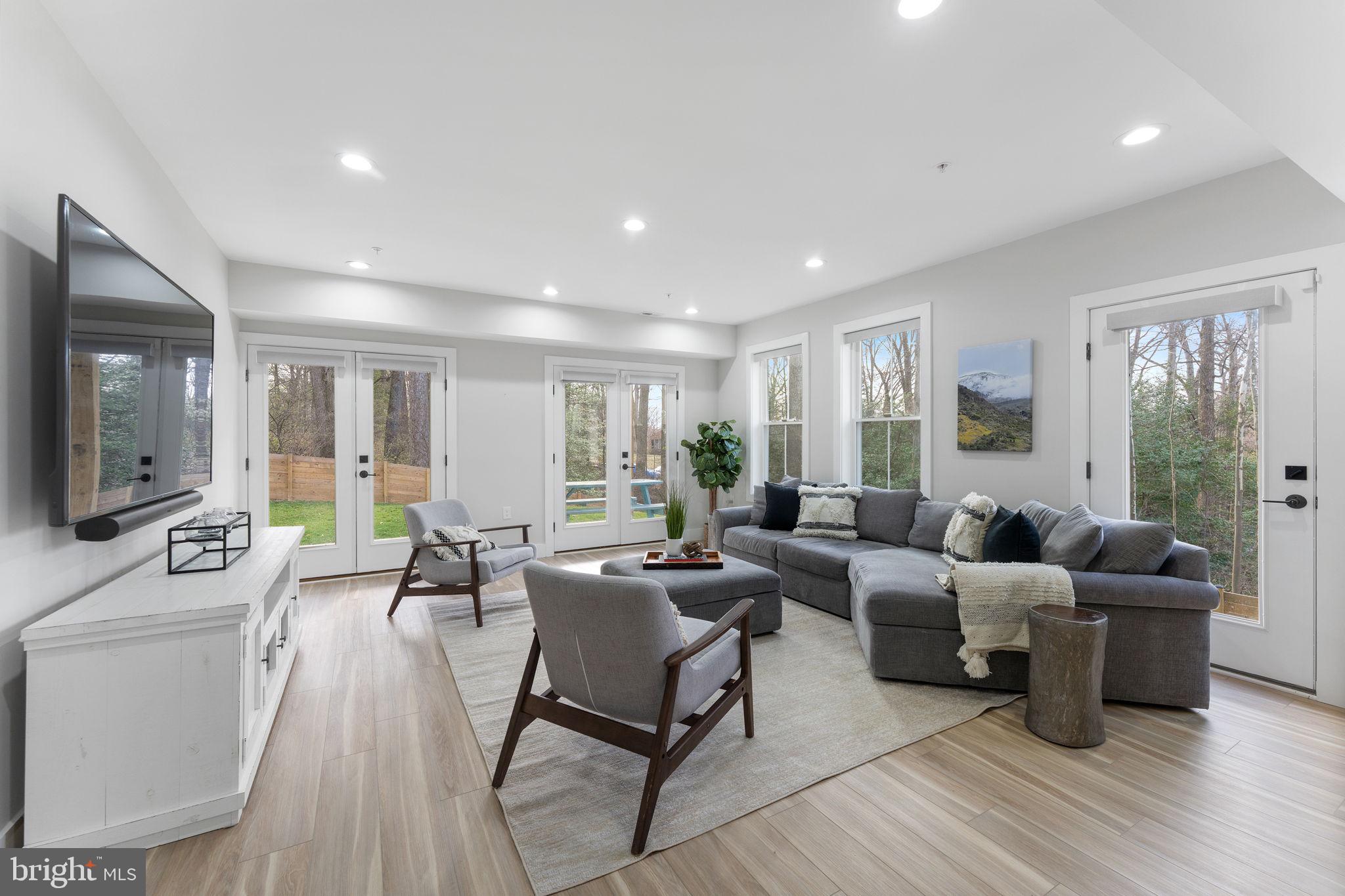 10601 GREENACRES DRIVE