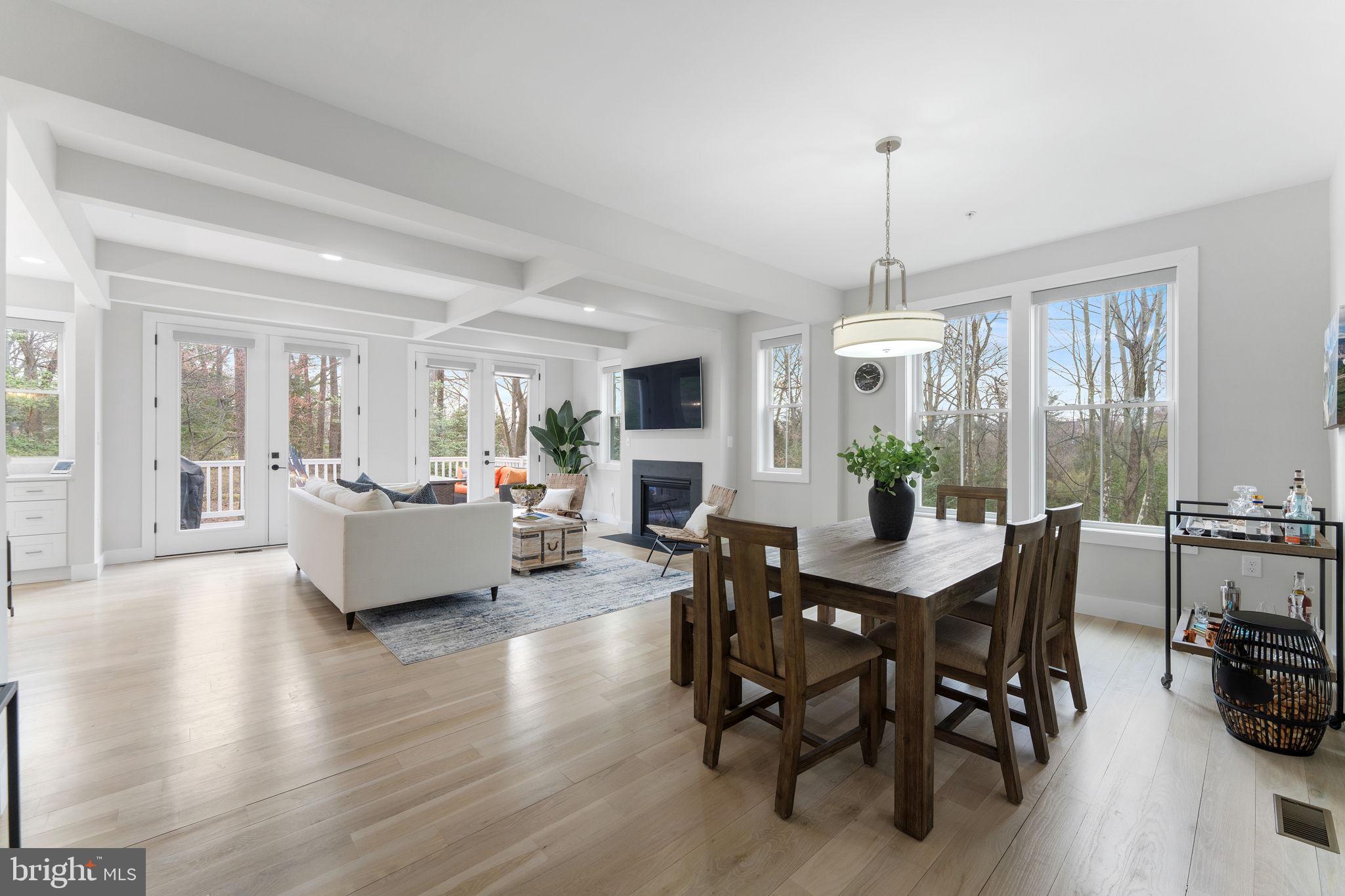 10601 GREENACRES DRIVE