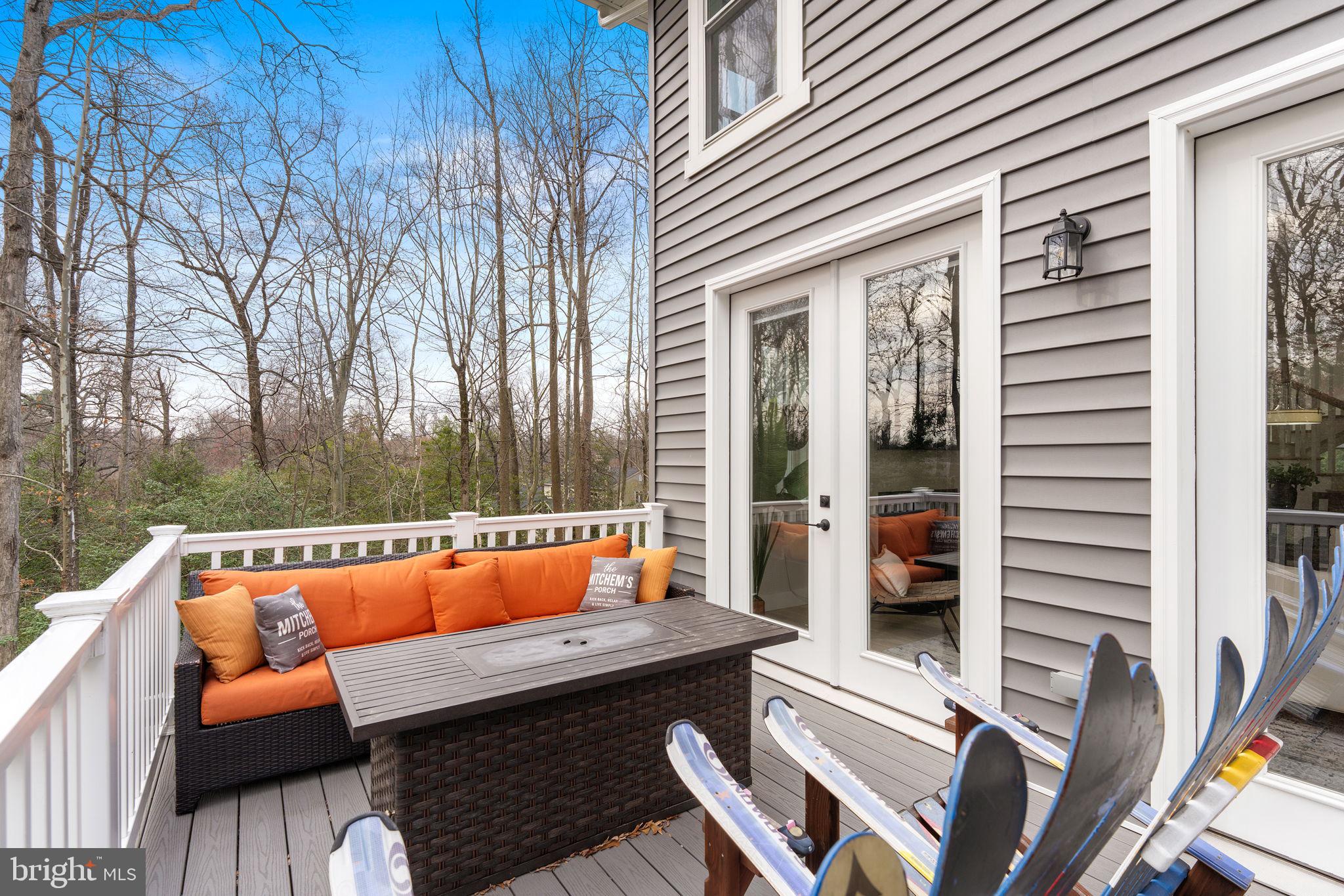 10601 GREENACRES DRIVE