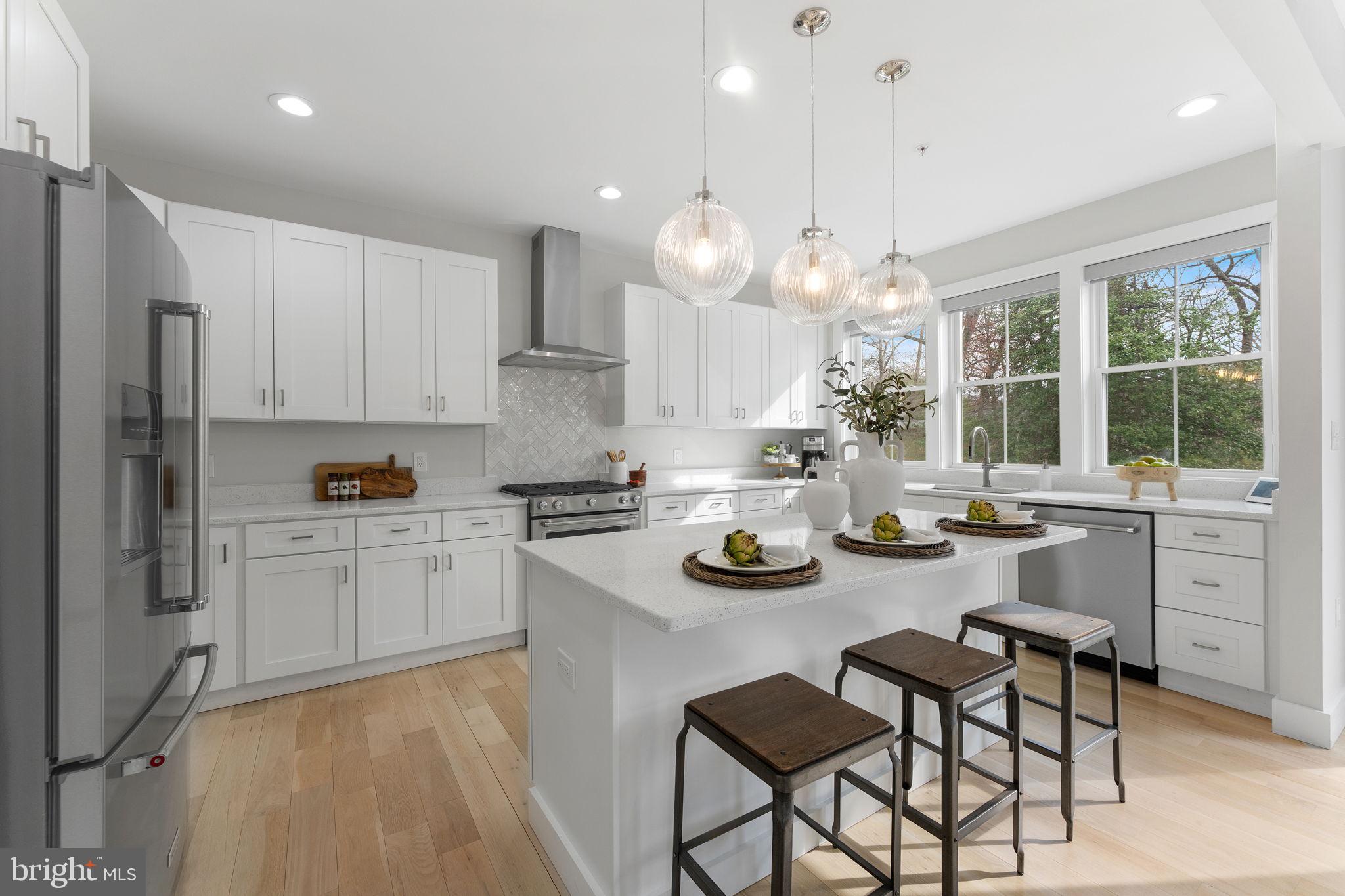 10601 GREENACRES DRIVE