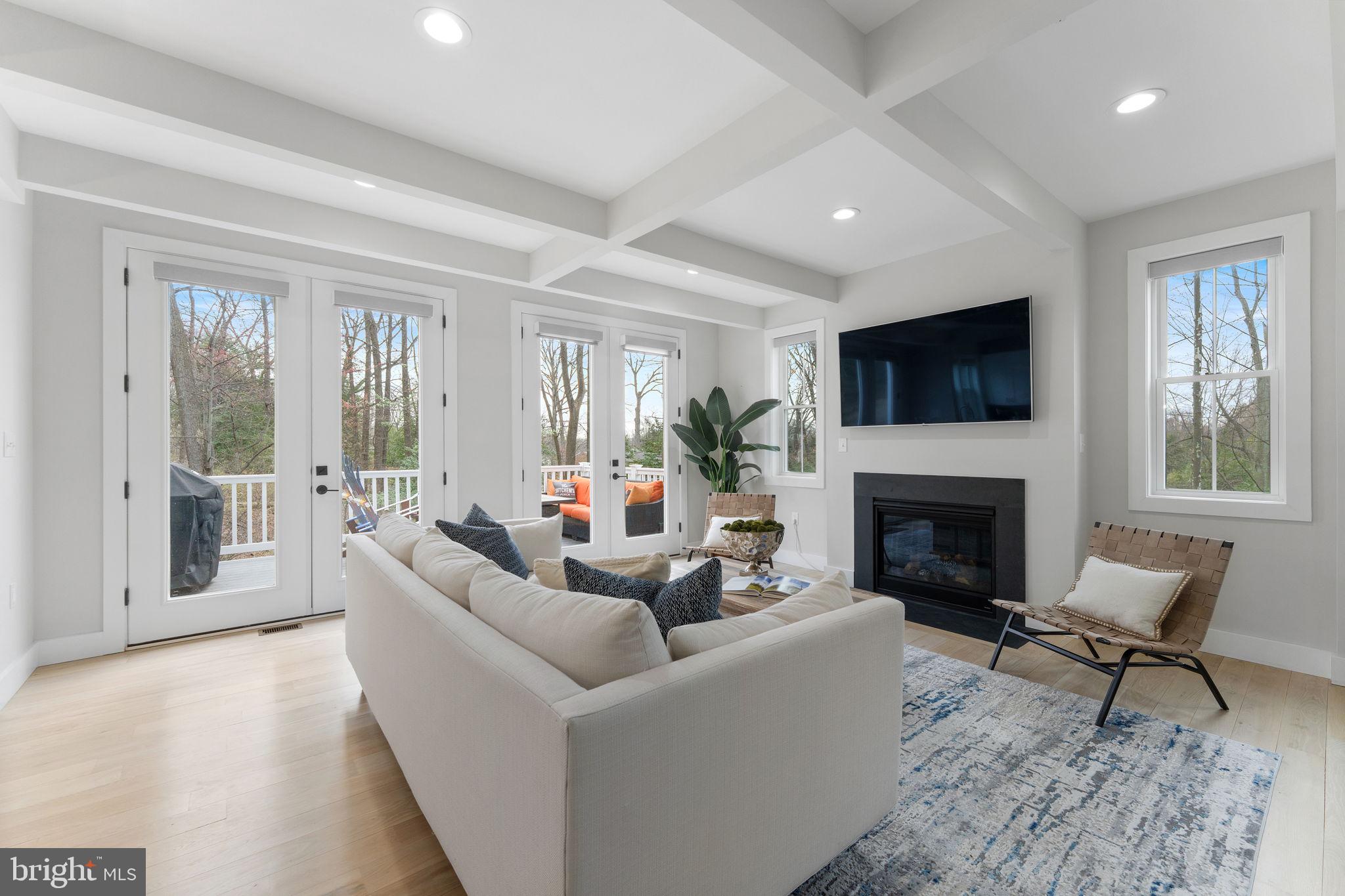 10601 GREENACRES DRIVE