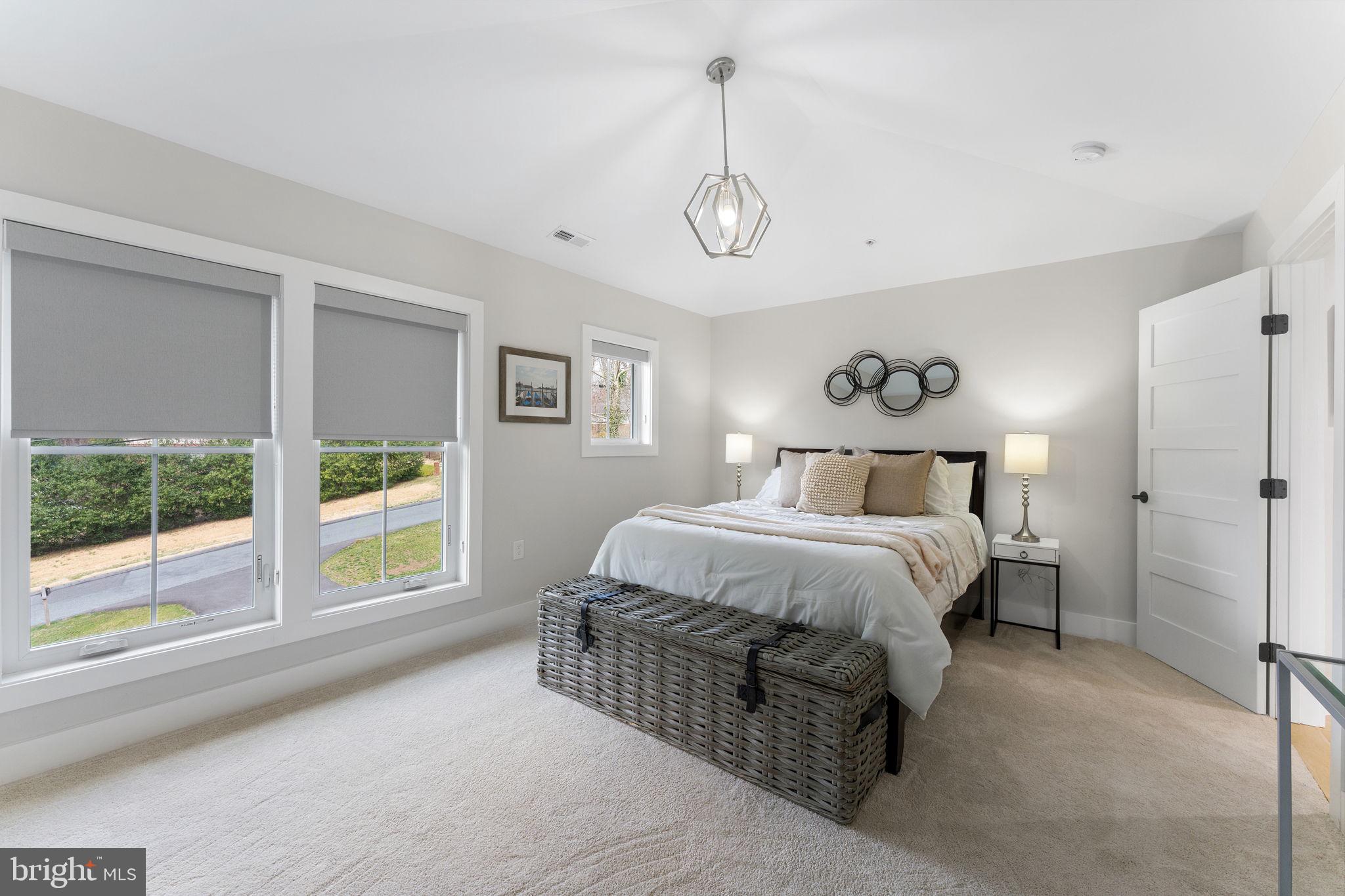 10601 GREENACRES DRIVE