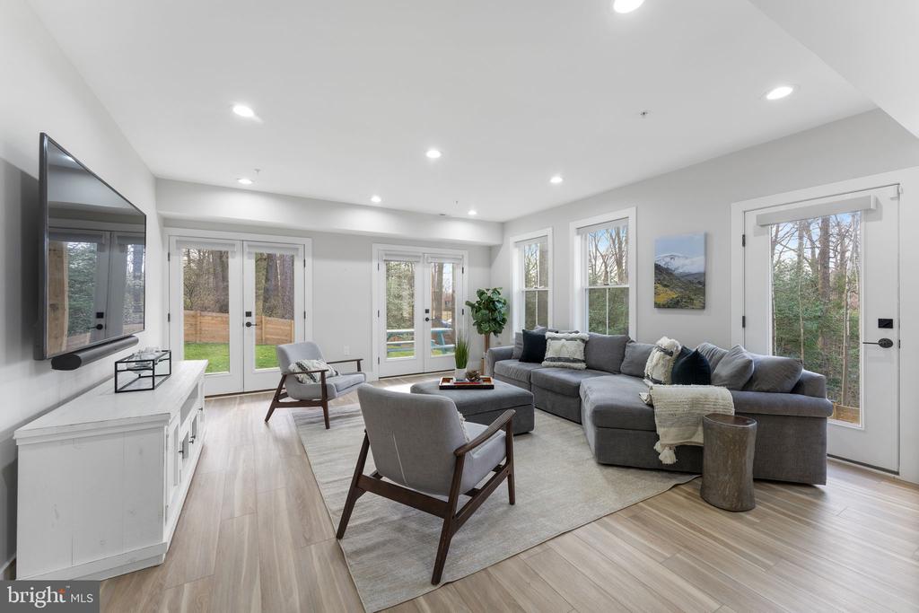 10601 GREENACRES DRIVE