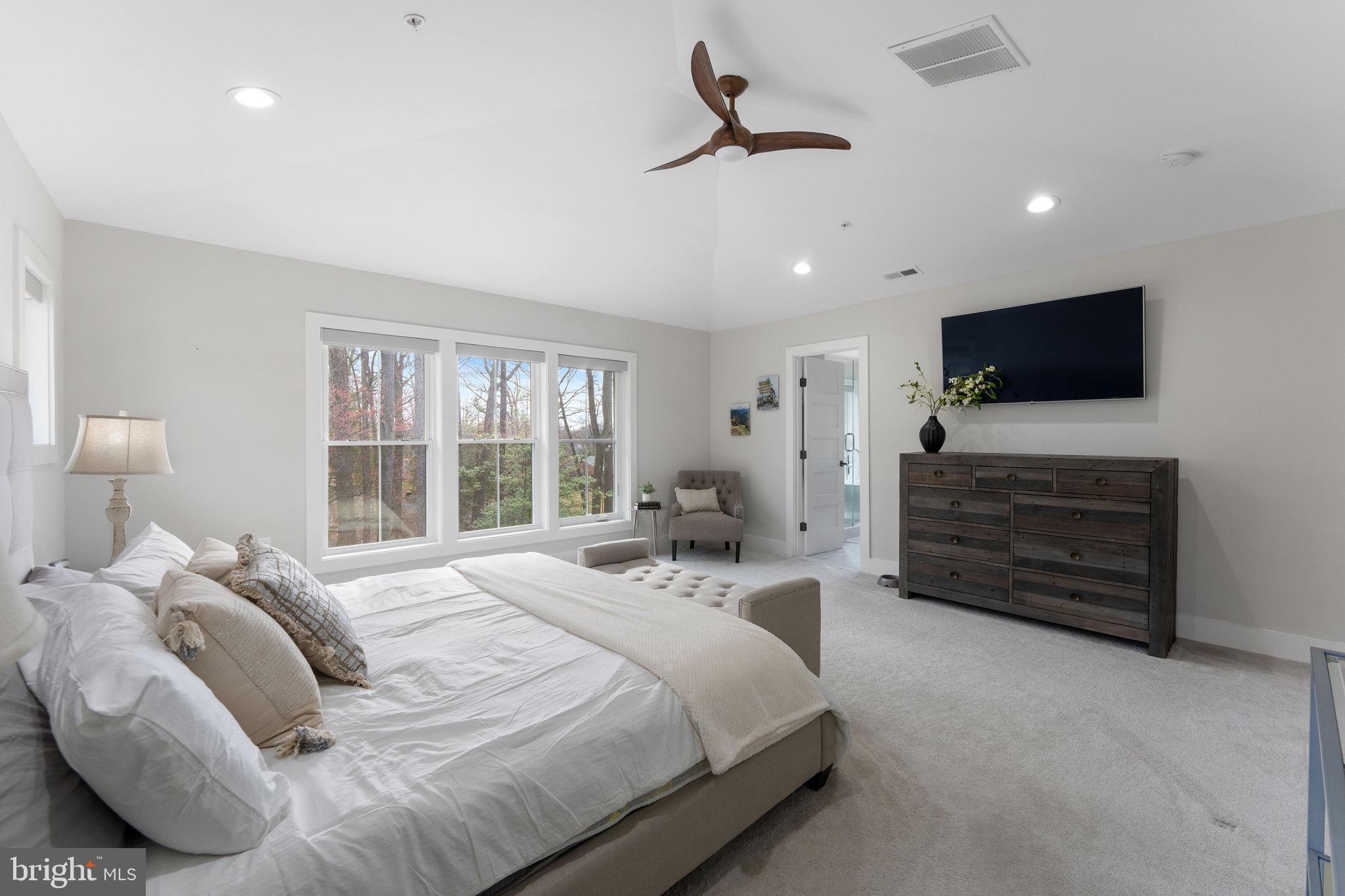 10601 GREENACRES DRIVE