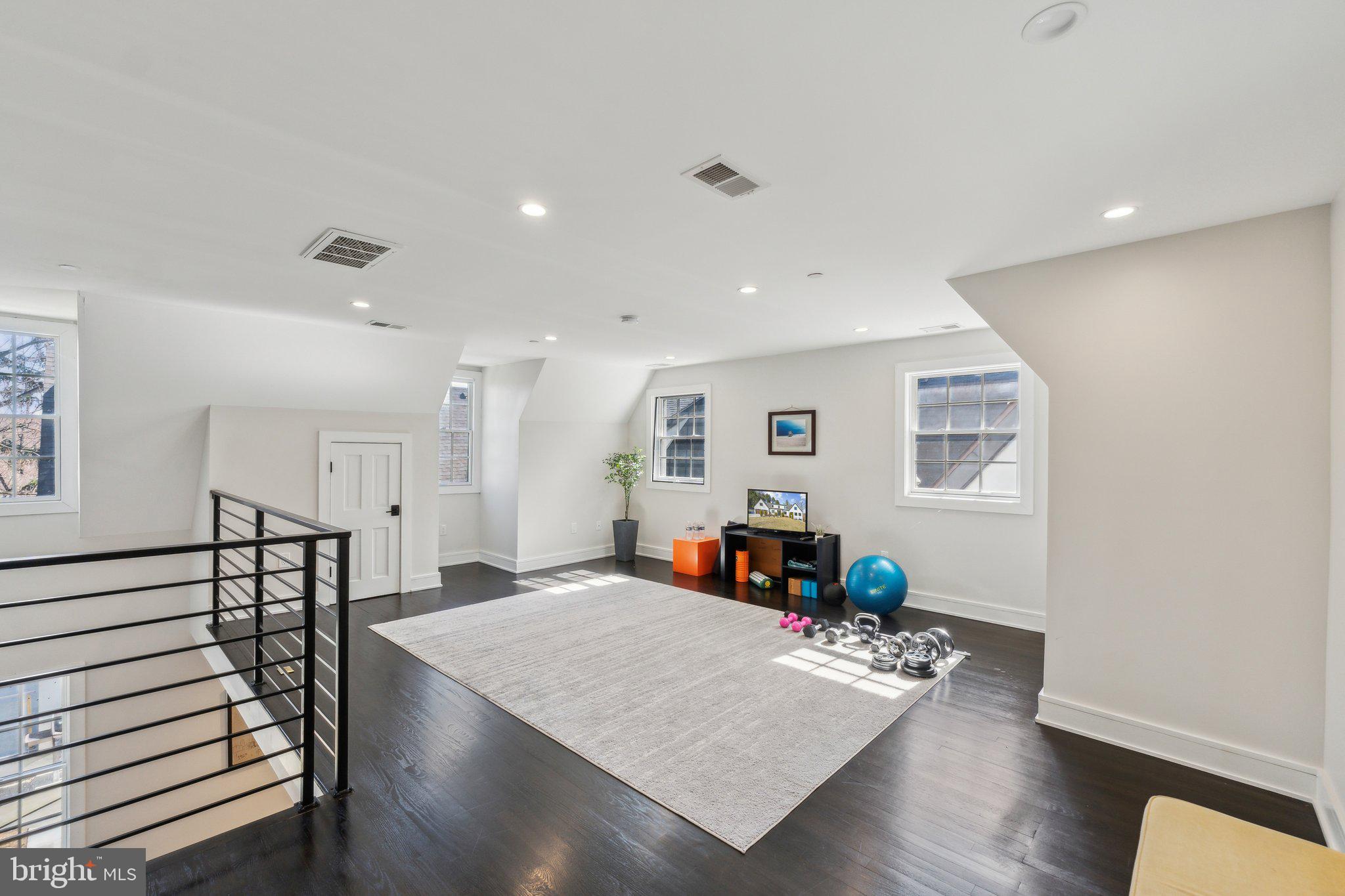 3203 FARMINGTON DRIVE