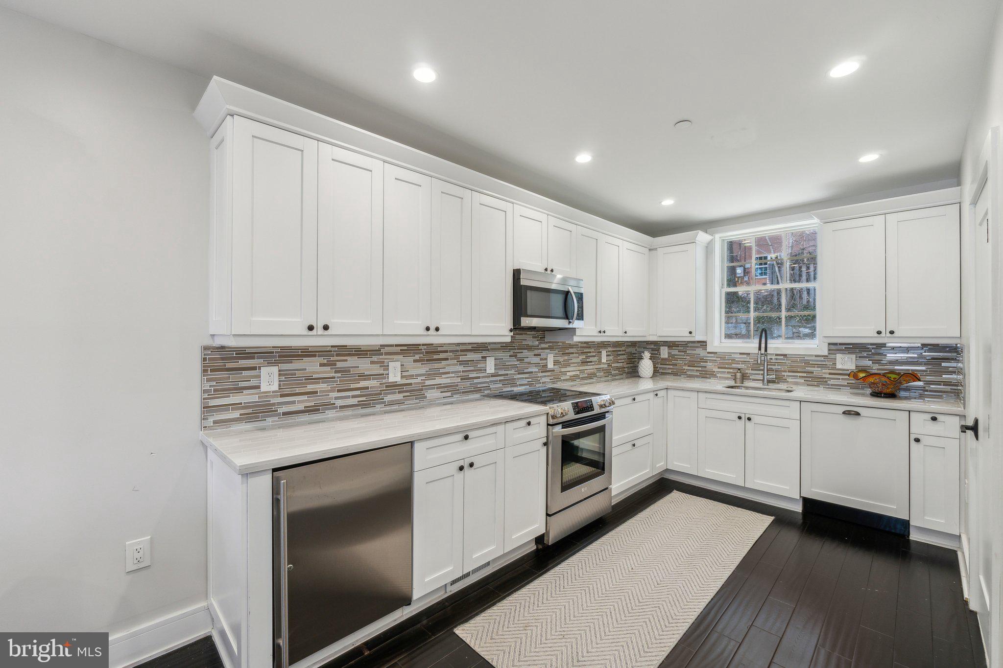 3203 FARMINGTON DRIVE