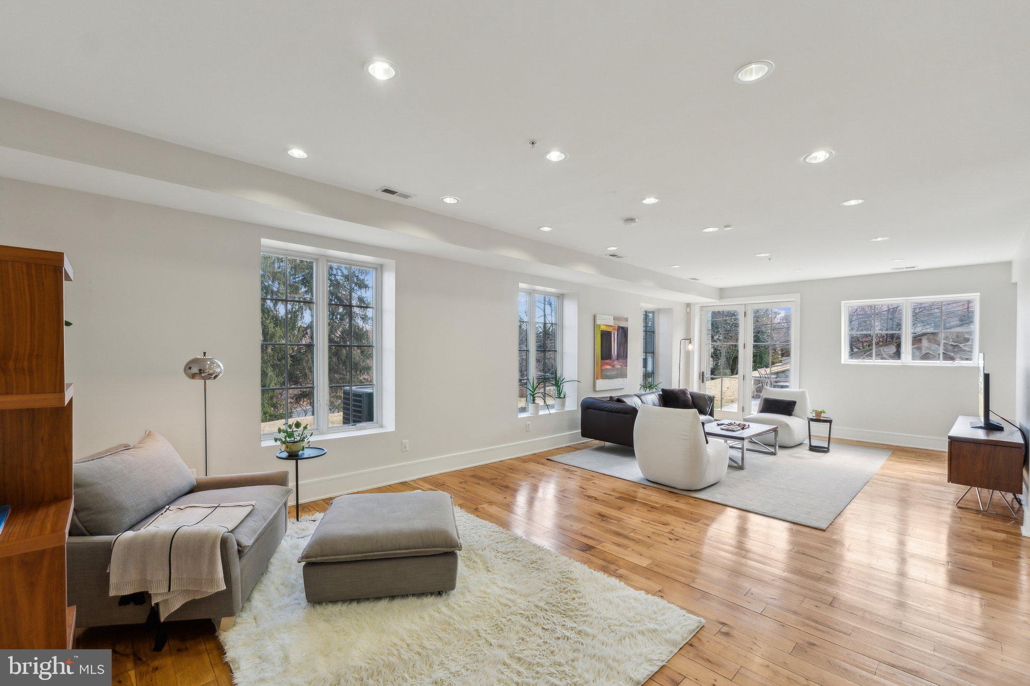 3203 FARMINGTON DRIVE