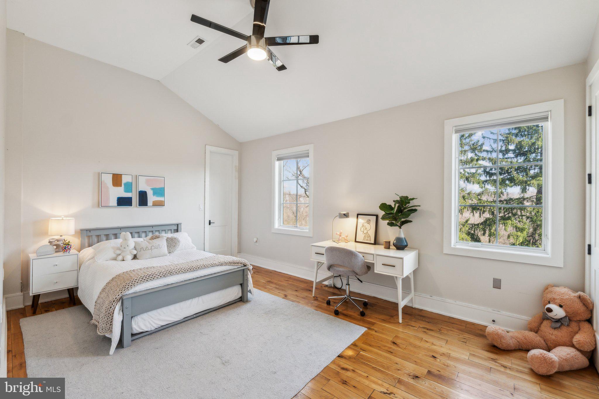 3203 FARMINGTON DRIVE