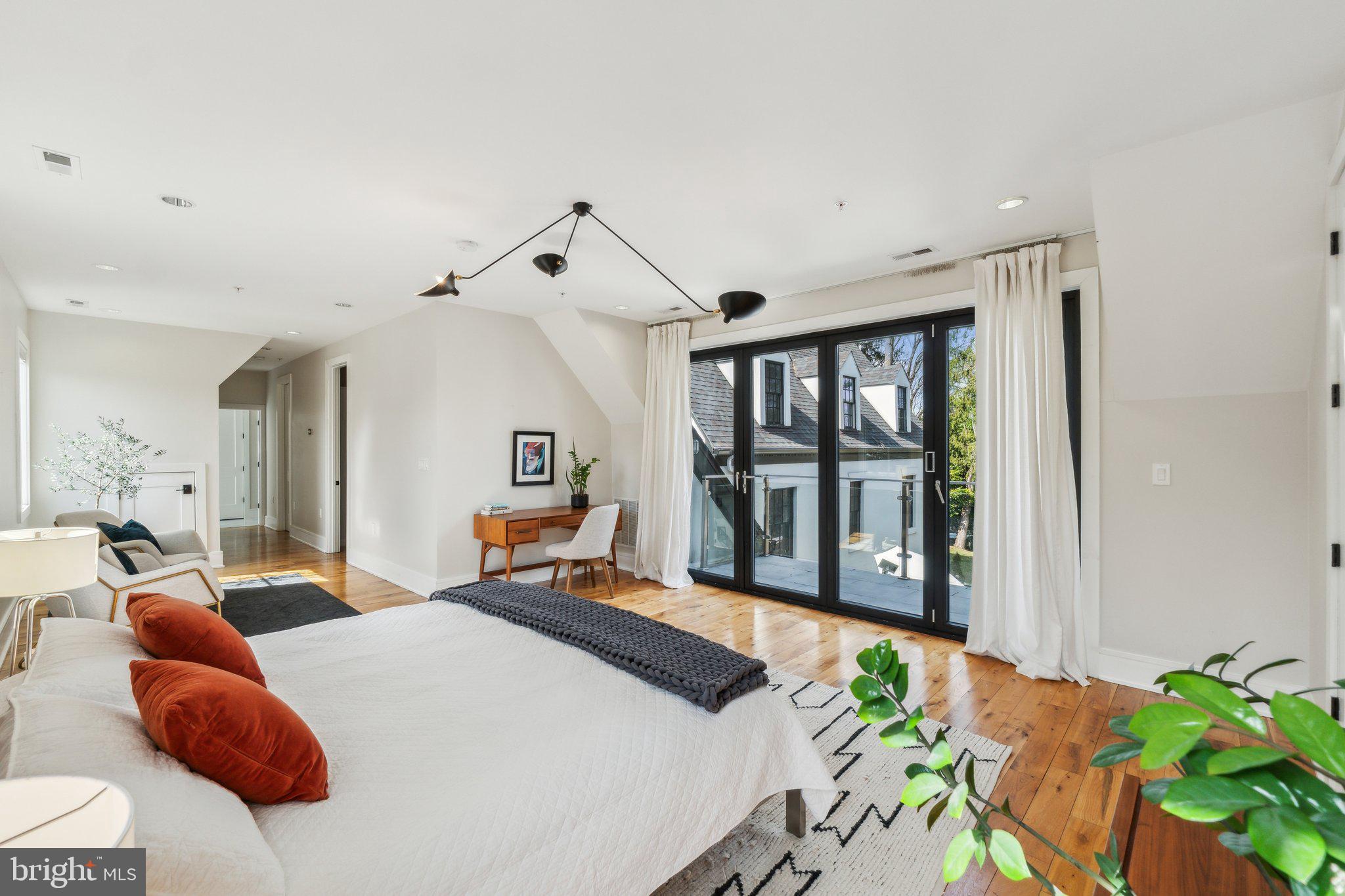 3203 FARMINGTON DRIVE