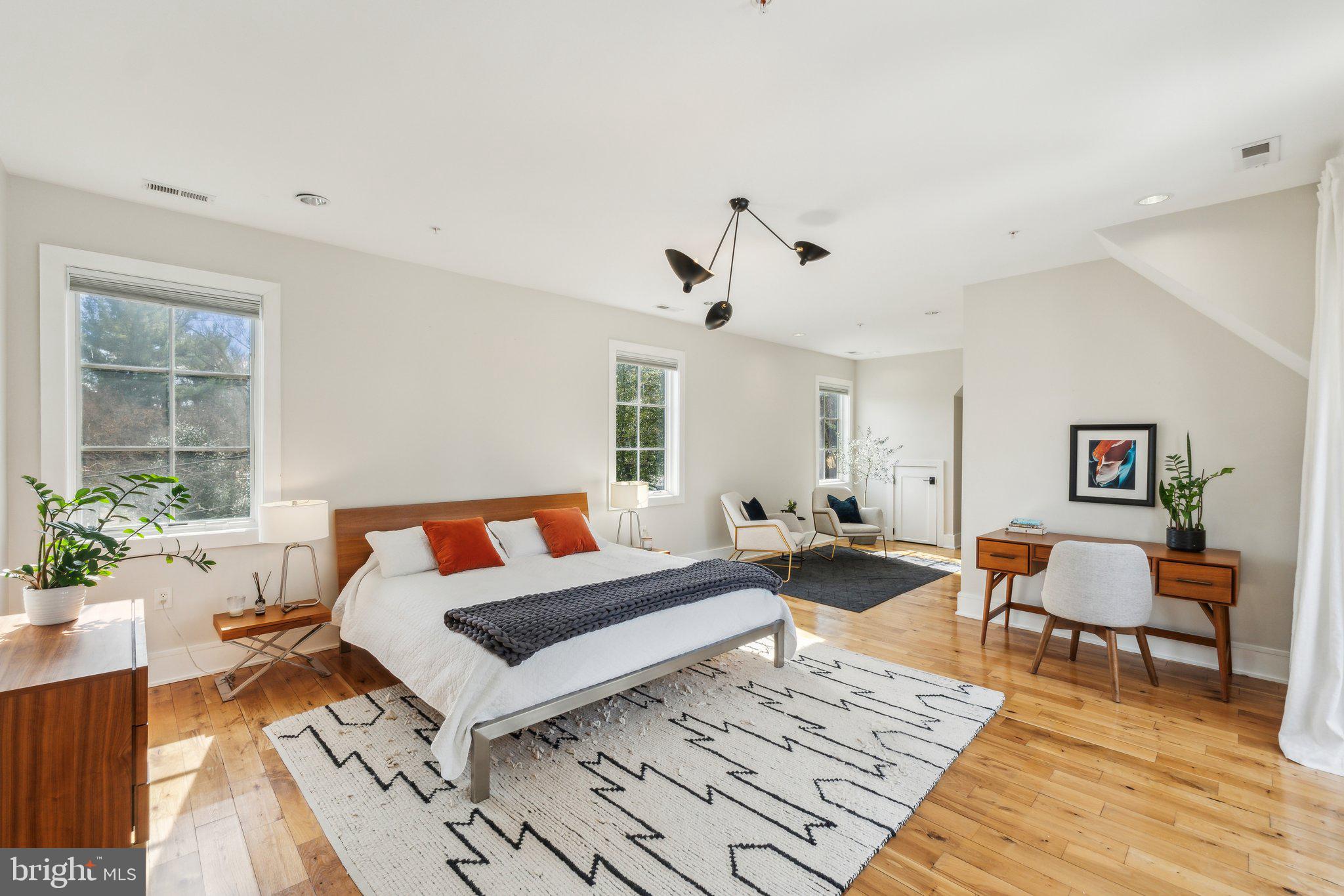 3203 FARMINGTON DRIVE