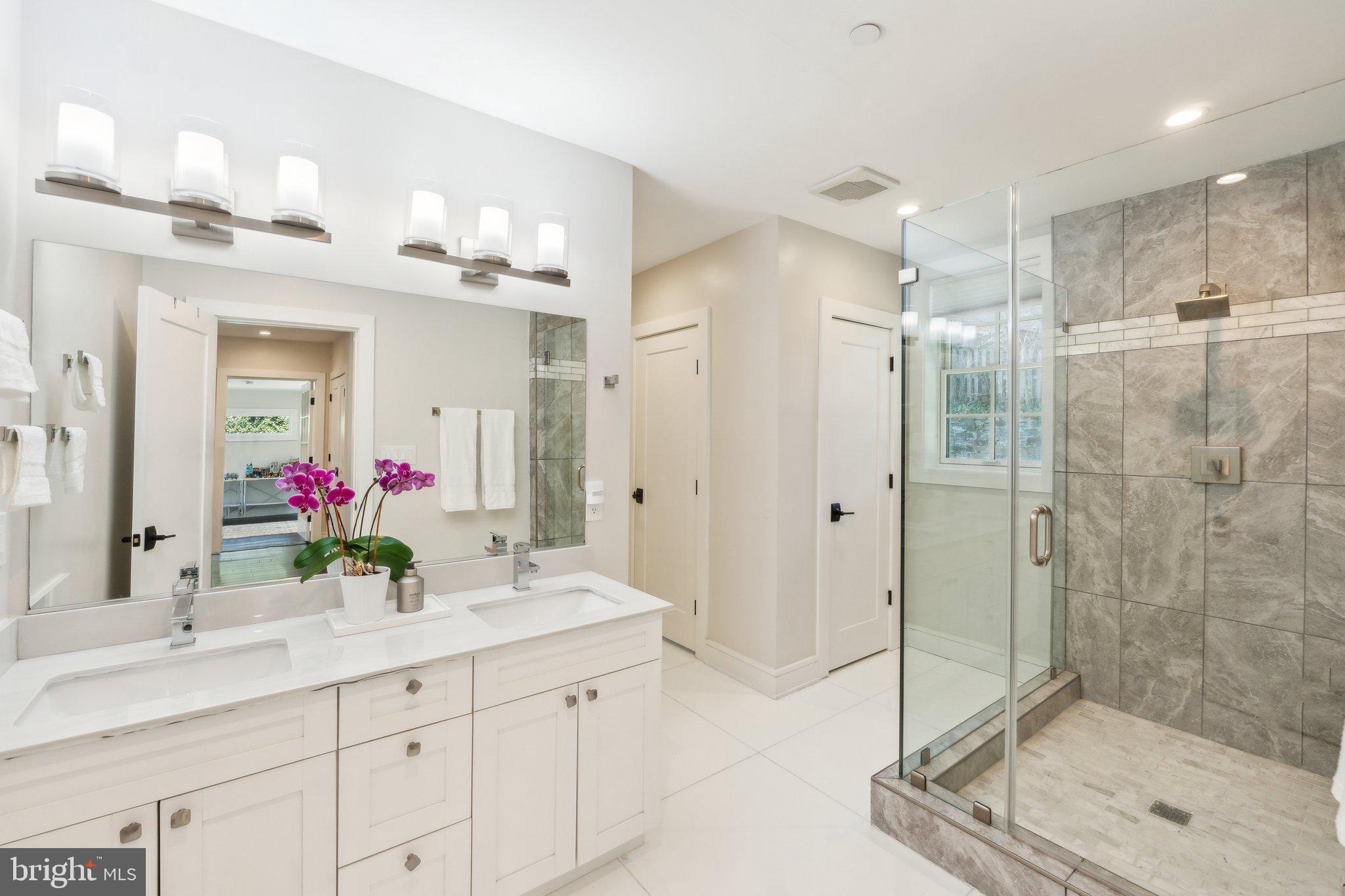 3203 FARMINGTON DRIVE