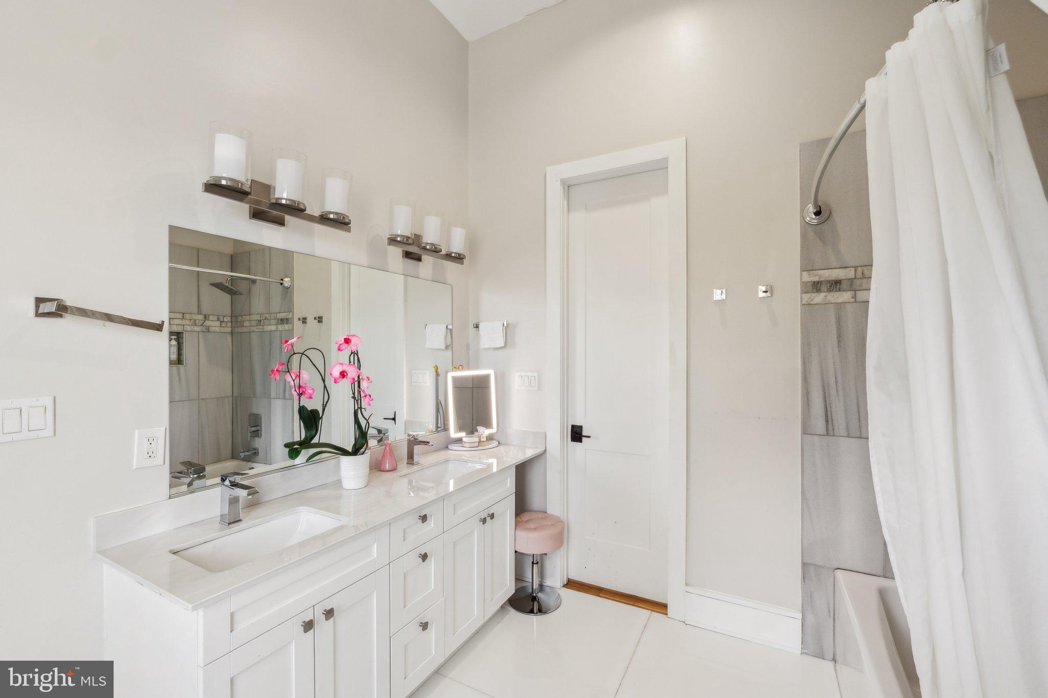 3203 FARMINGTON DRIVE