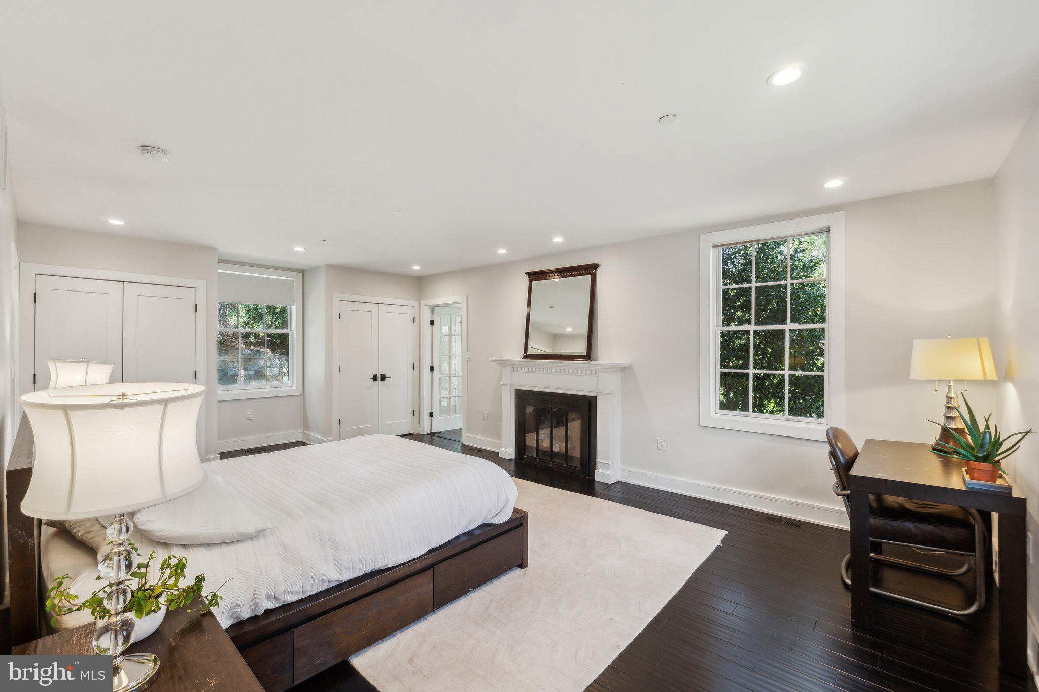 3203 FARMINGTON DRIVE