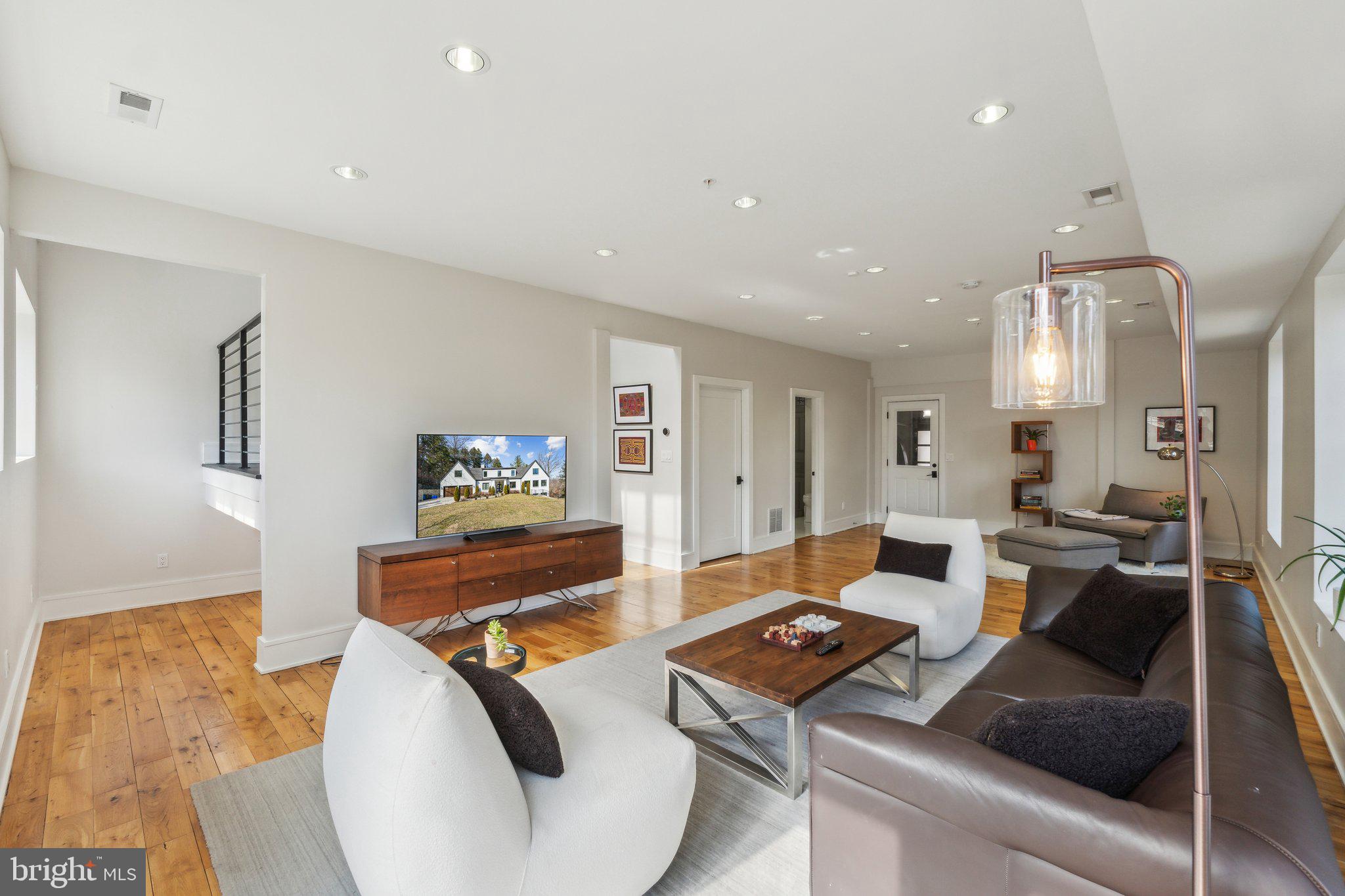 3203 FARMINGTON DRIVE