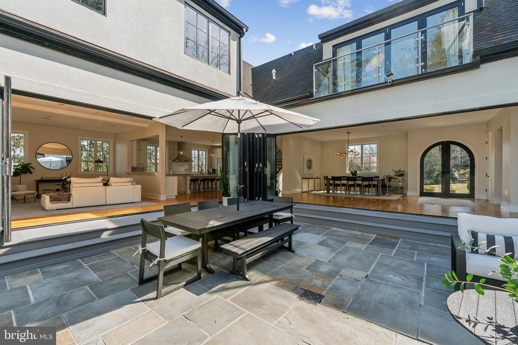 3203 FARMINGTON DRIVE