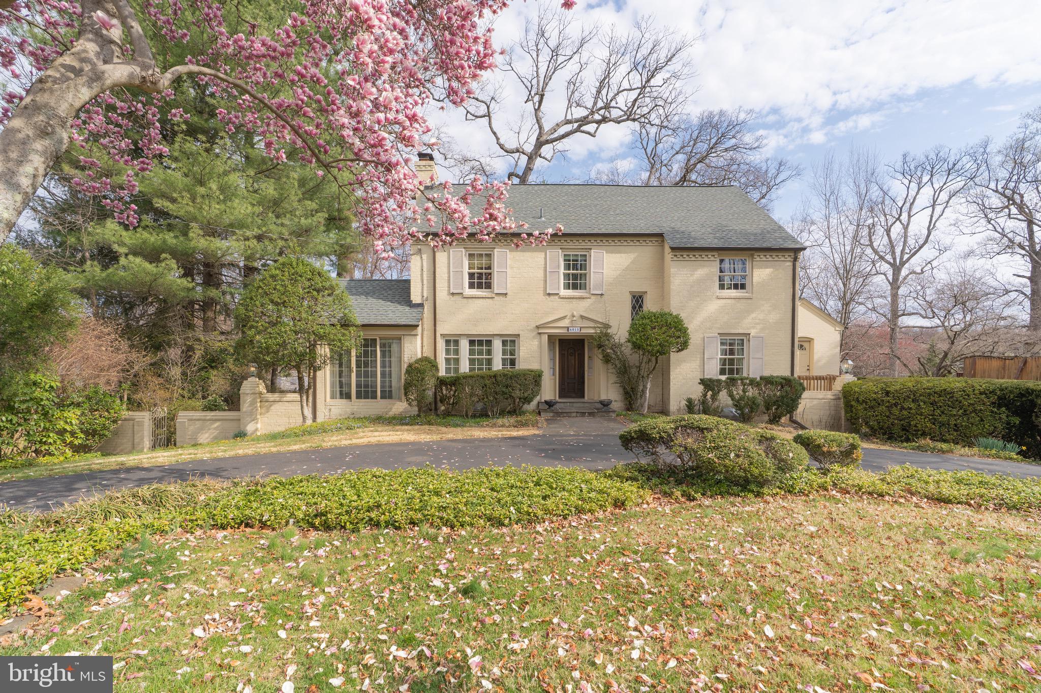 6015 DELLWOOD PLACE