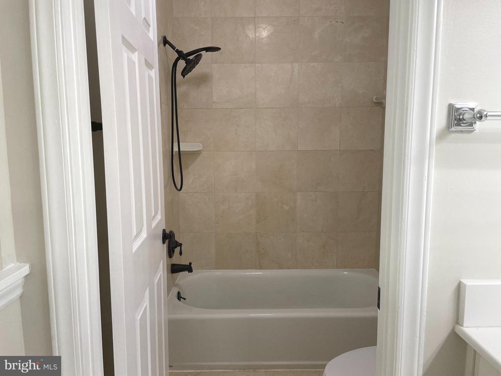5804 INMAN PARK CIRCLE 1015 (160)