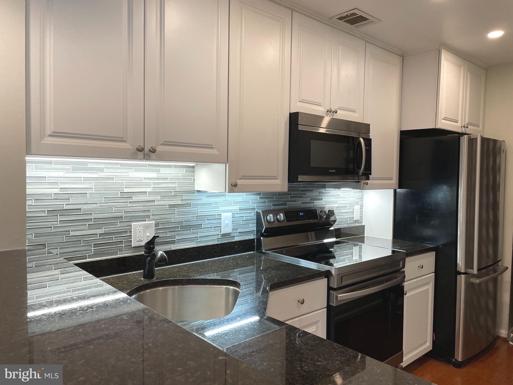 5804 INMAN PARK CIRCLE 1015 (160)