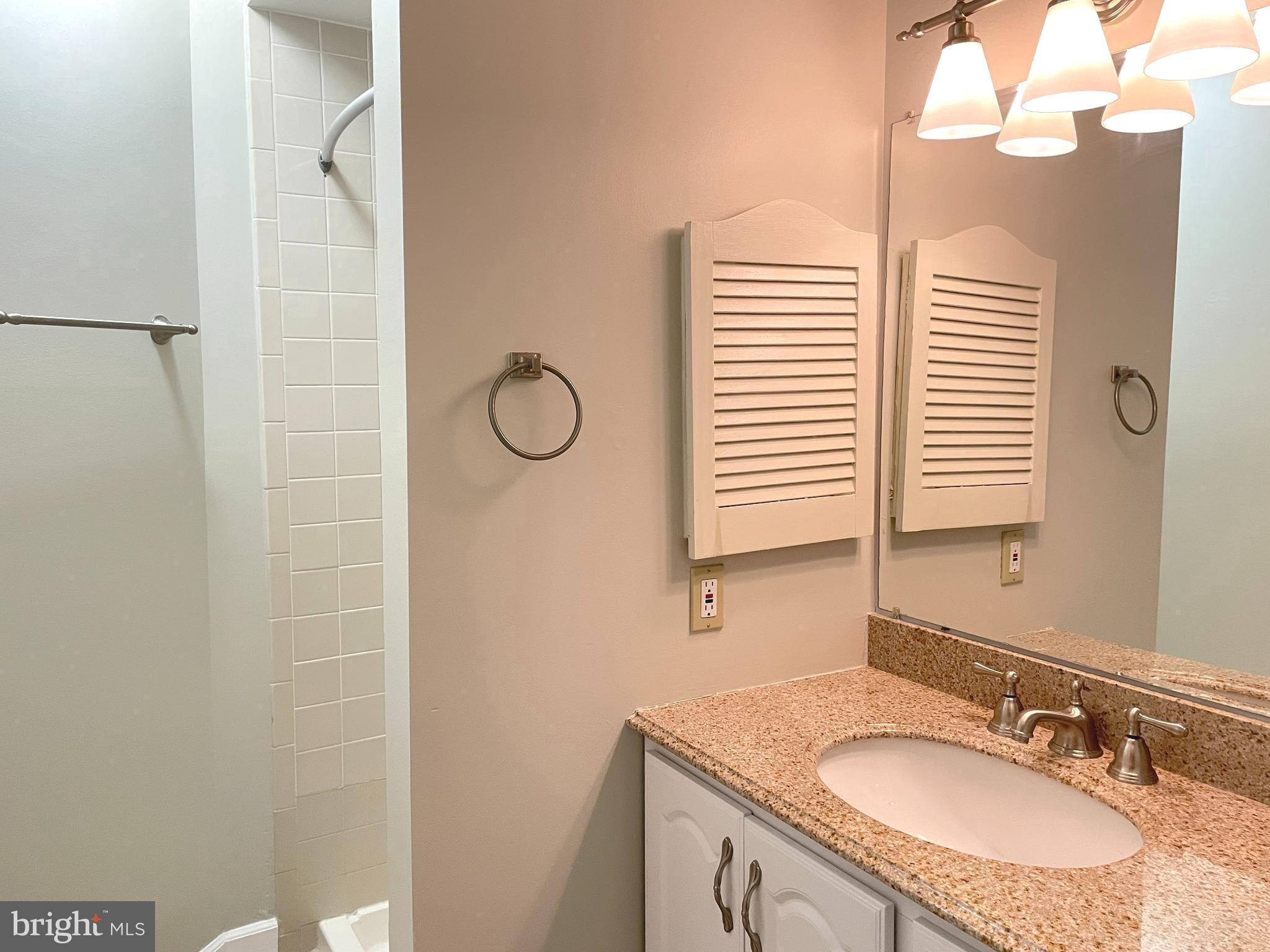 5804 INMAN PARK CIRCLE 1015 (160)