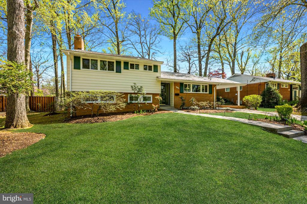 5808 ROSSMORE DRIVE
