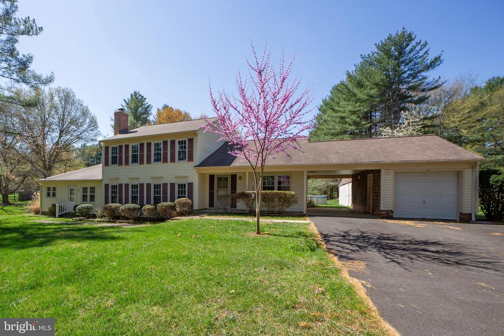 8120 SENECA VIEW DRIVE