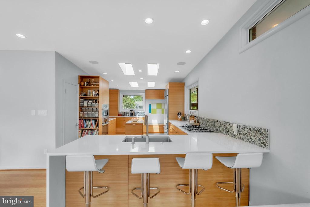3302 SHIRLEY LANE
