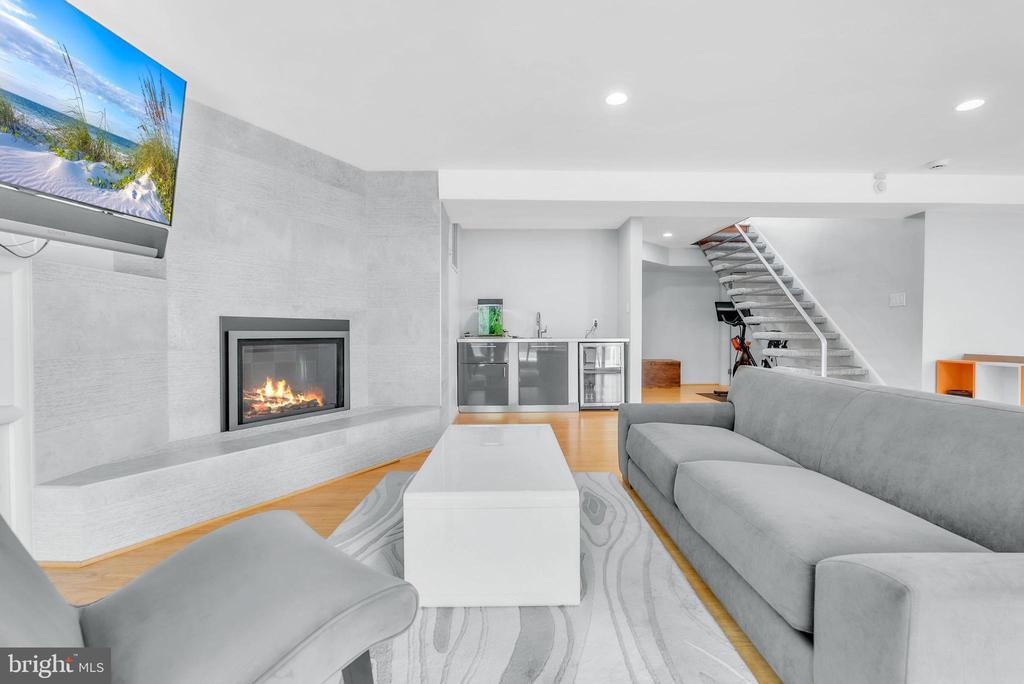 3302 SHIRLEY LANE
