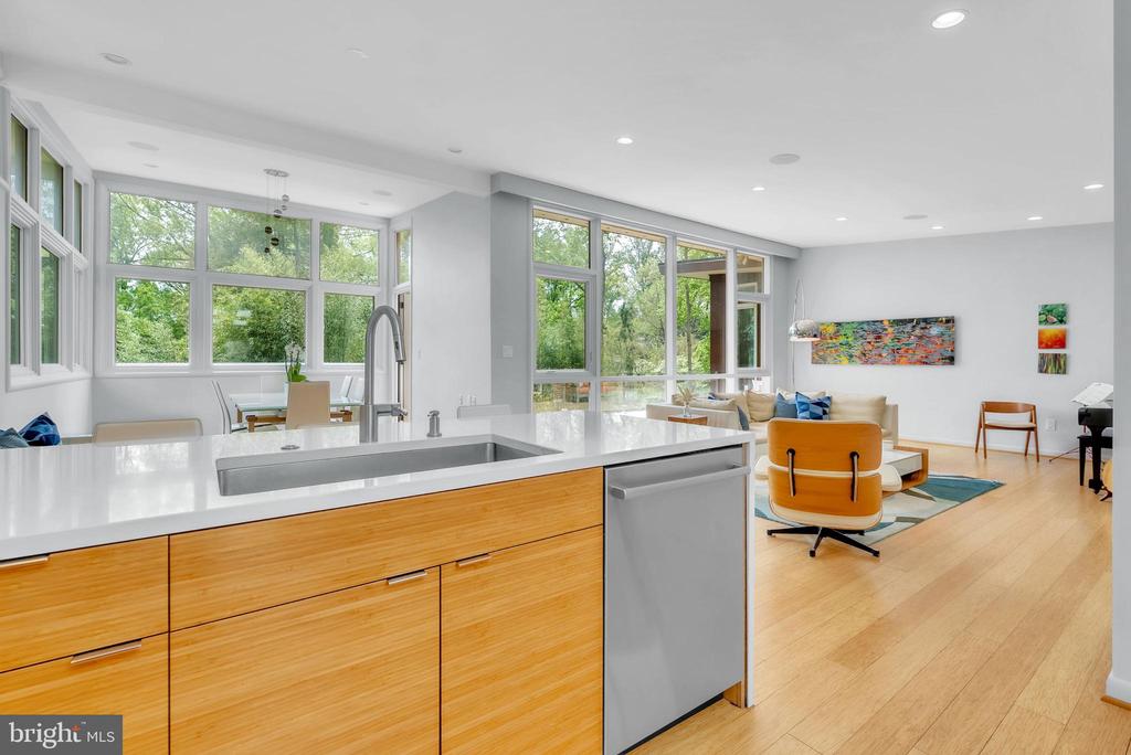 3302 SHIRLEY LANE