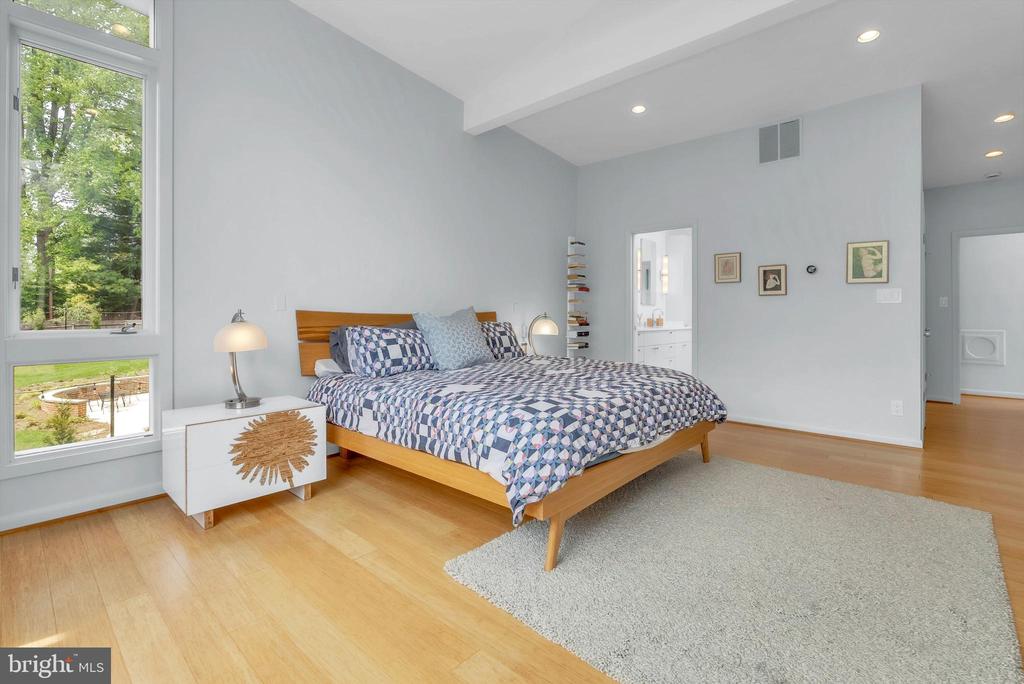 3302 SHIRLEY LANE