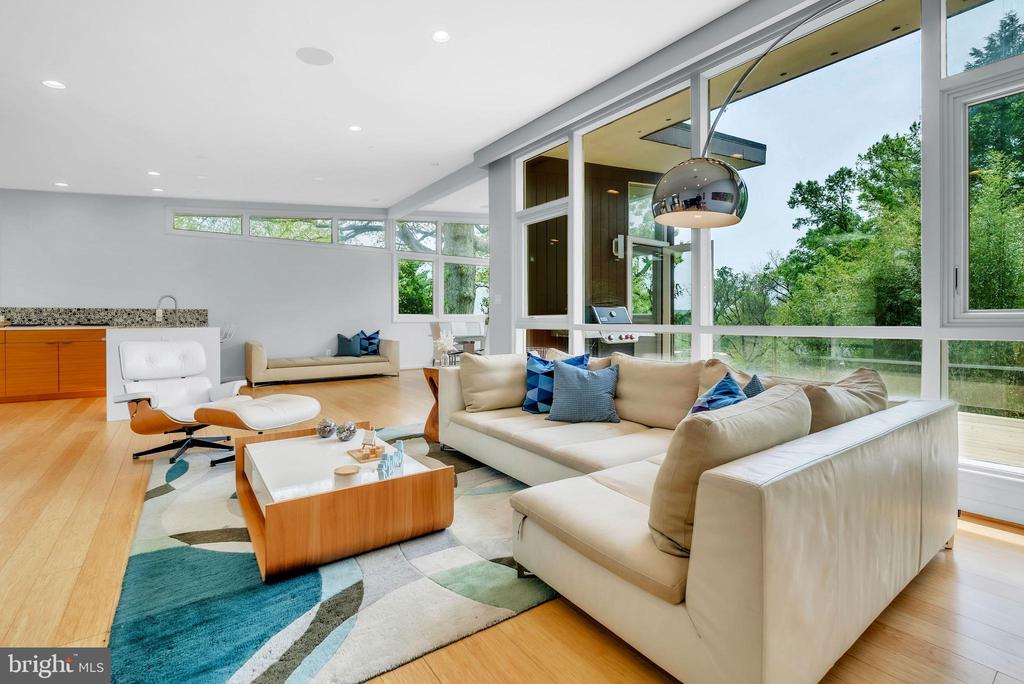 3302 SHIRLEY LANE