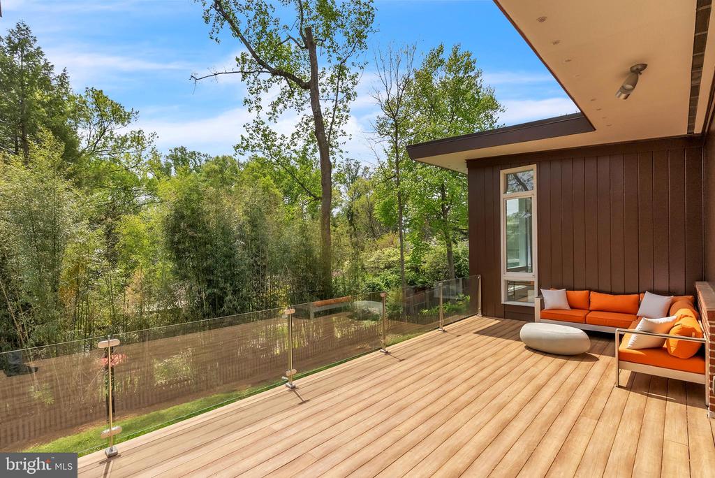 3302 SHIRLEY LANE