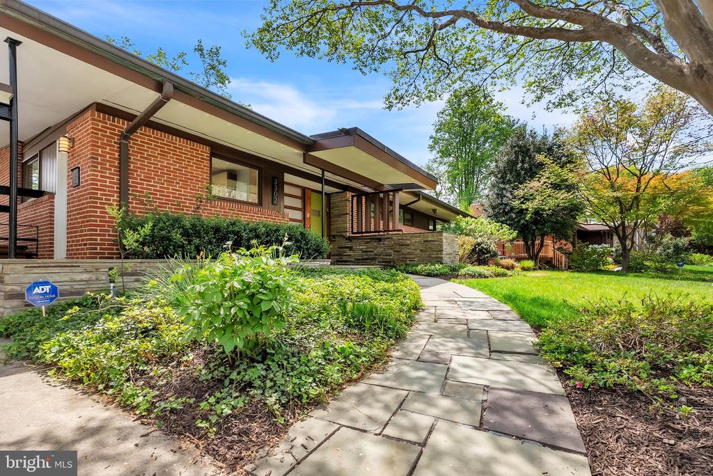 3302 SHIRLEY LANE
