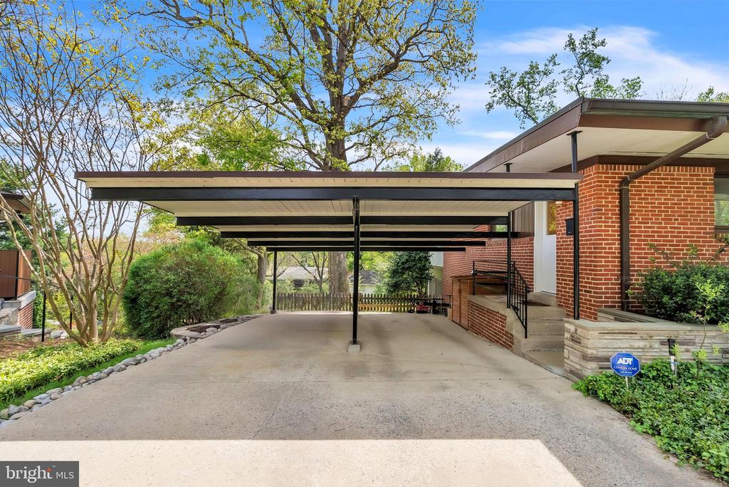 3302 SHIRLEY LANE