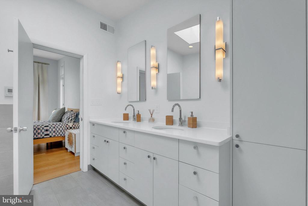 3302 SHIRLEY LANE