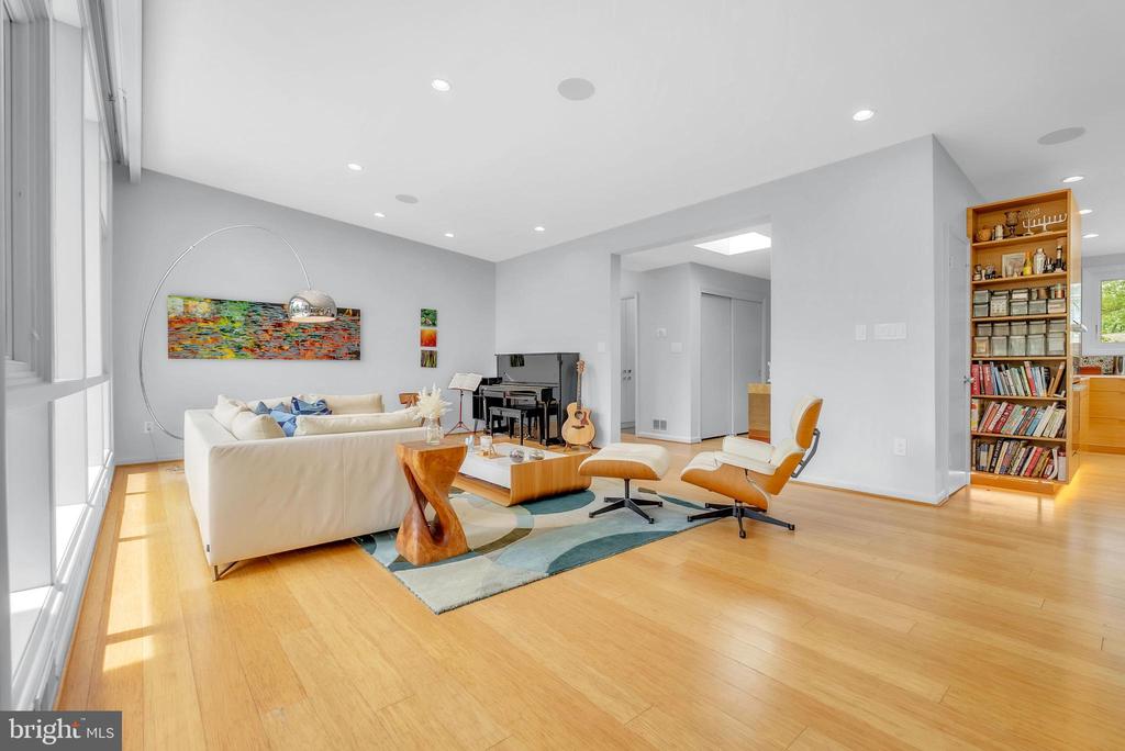 3302 SHIRLEY LANE