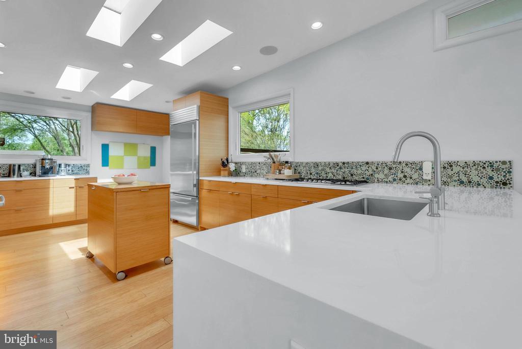 3302 SHIRLEY LANE