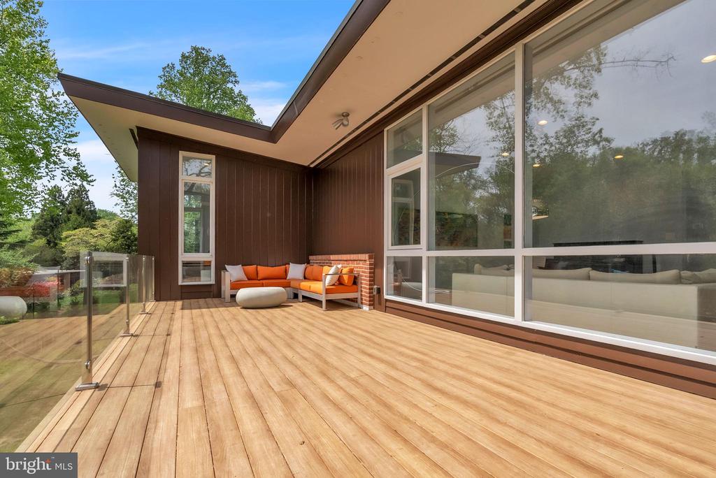 3302 SHIRLEY LANE