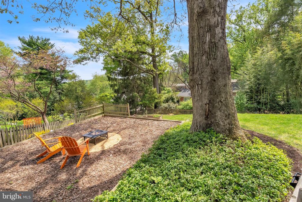 3302 SHIRLEY LANE