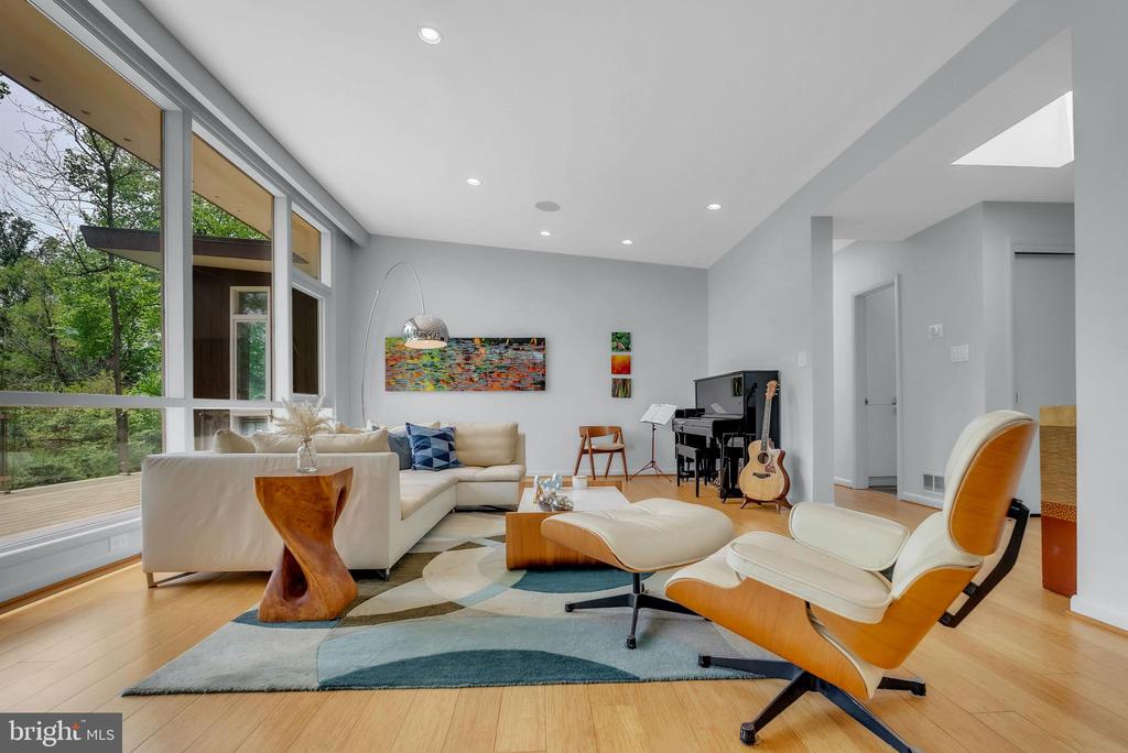 3302 SHIRLEY LANE