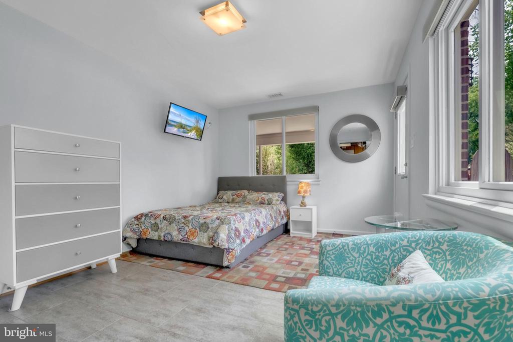 3302 SHIRLEY LANE