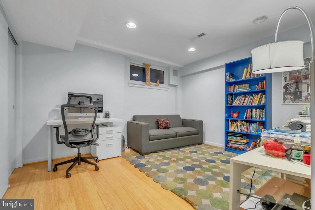 3302 SHIRLEY LANE