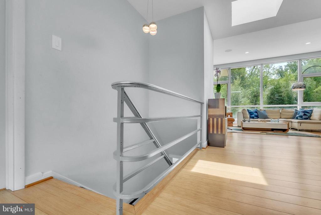 3302 SHIRLEY LANE