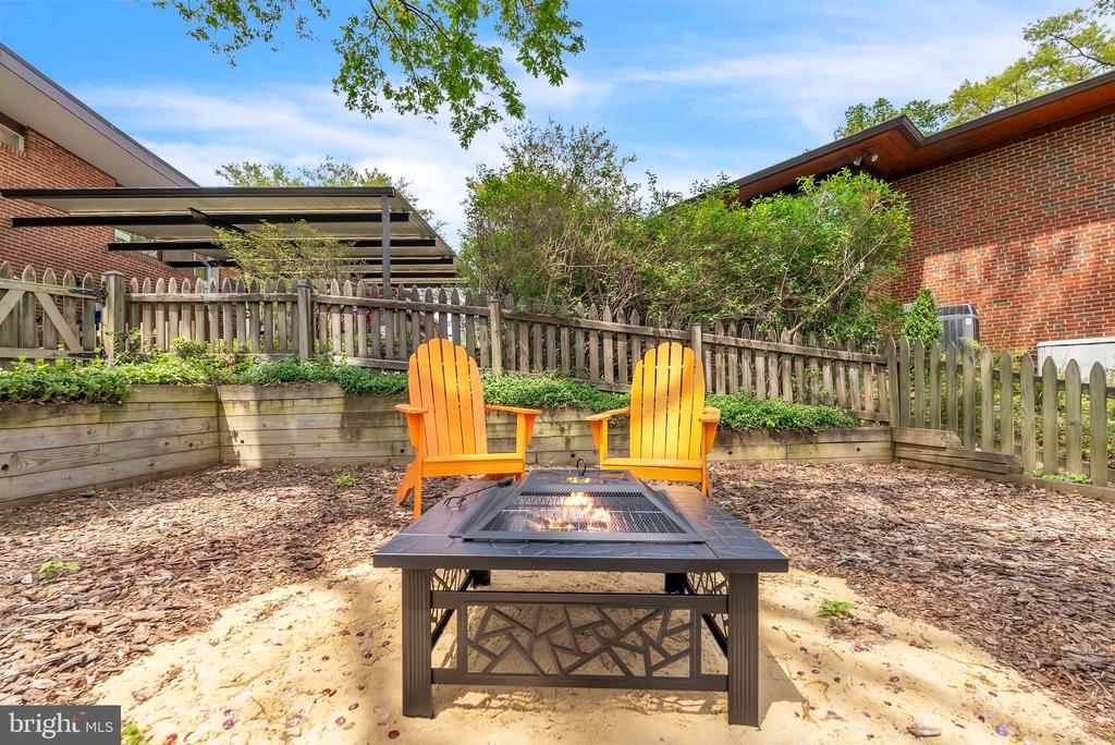 3302 SHIRLEY LANE
